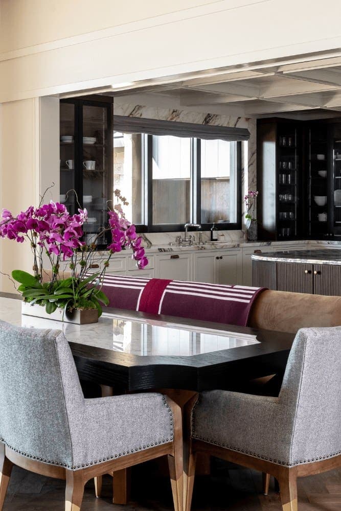 Fifth Avenue Ranch feature